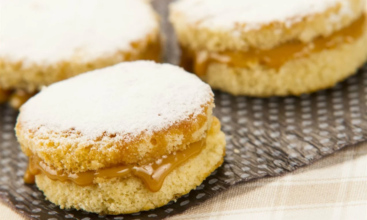 mini-bolo-de-baunilha-com-doce-de-leite