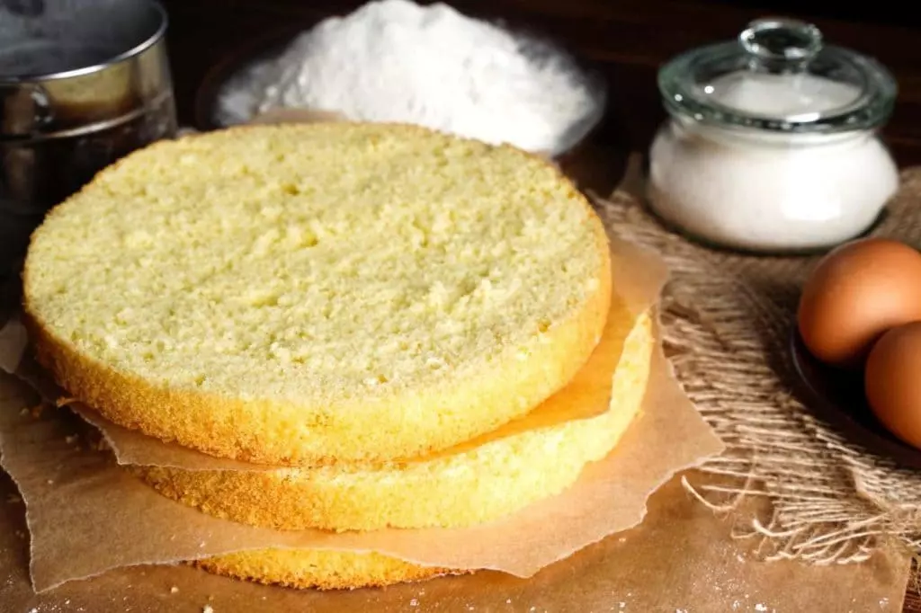 pão de ló da vovó em cima de uma mesa.