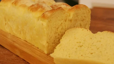 Um pão de flocão de milho.