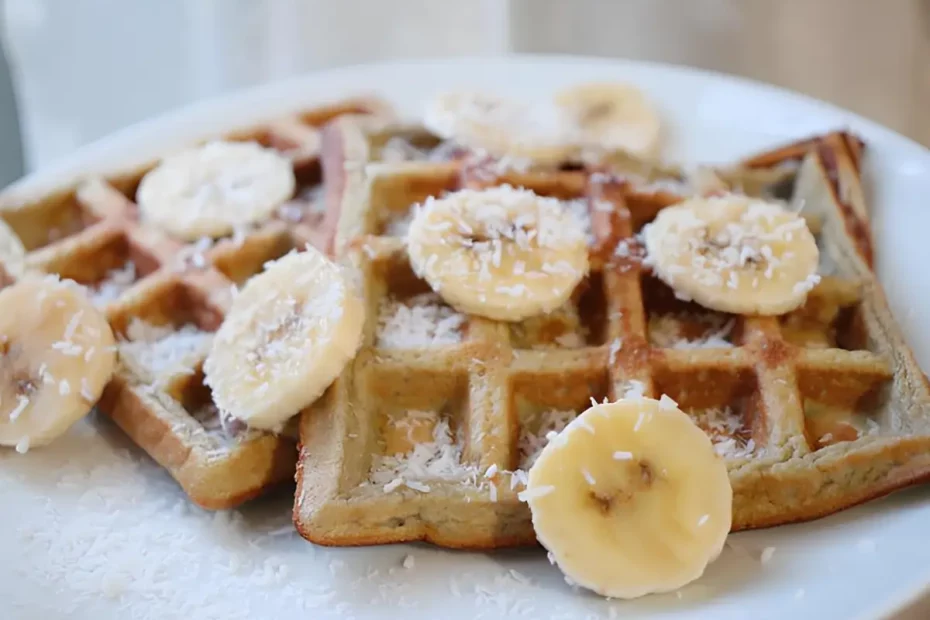 um prato com WAFFLES DE COCO E BANANA