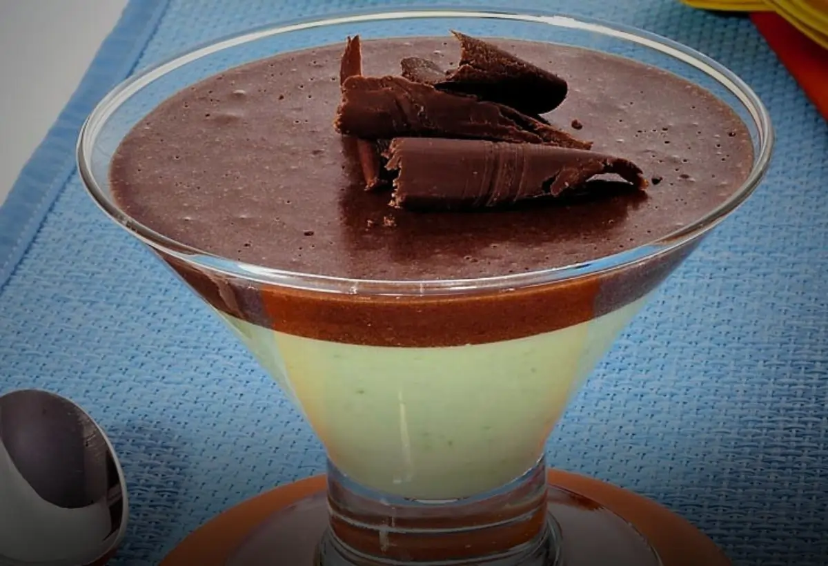 Mousse de Limão com Cobertura de Chocolate