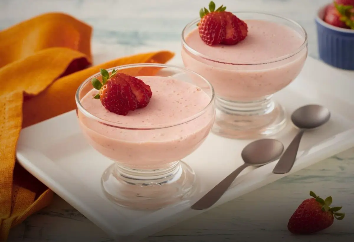 Mousse de Iogurte com Morango