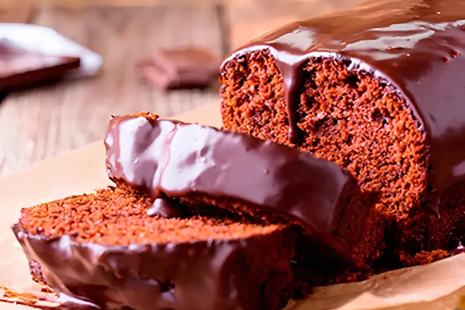 Um bolo de chocolate com farinha de aveia.