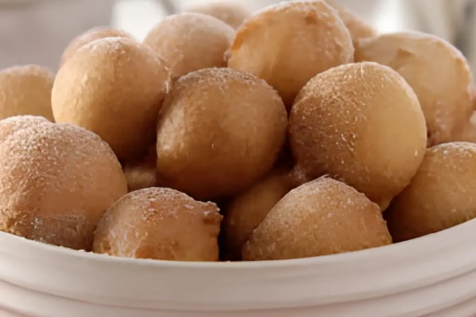 Uma tigela com bolinhos de chuva feito com vinagre.