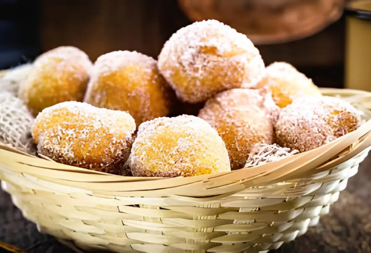 cestinho com bolinhos de chuva feitos sem fermento.