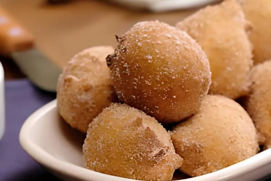 uma tigela com bolinho de chuva simples.