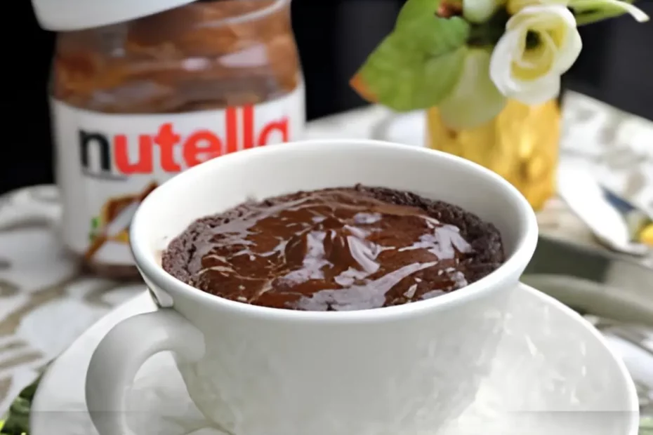 um bolo de caneca com nutella.