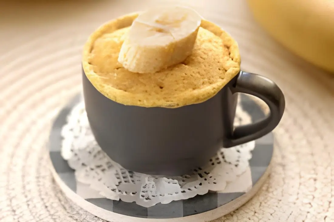 um bolo de caneca fit com apenas 3 ingredientes.