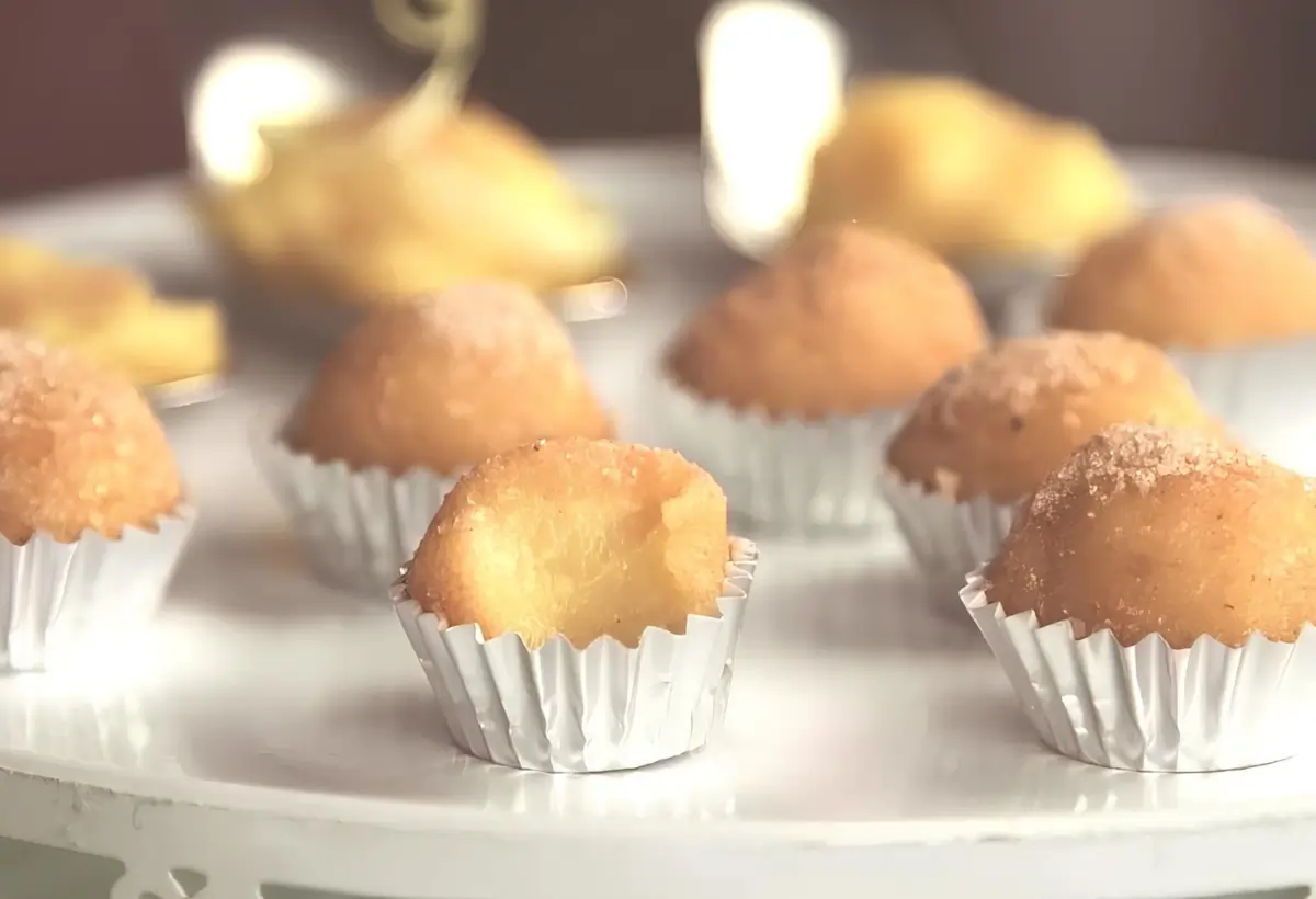 um prato com brigadeiro de curau.