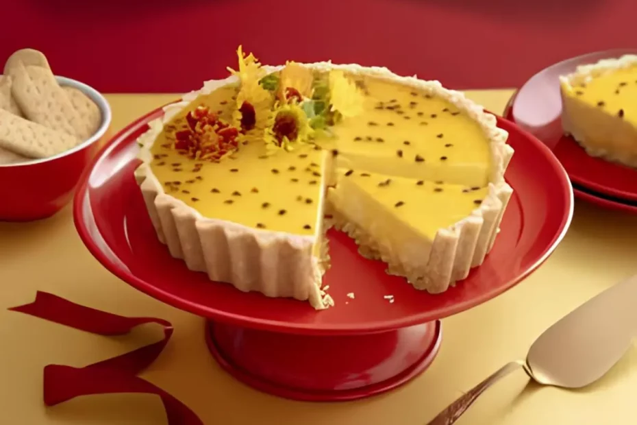 um travessa alta com um Cheesecake de Maracujá.