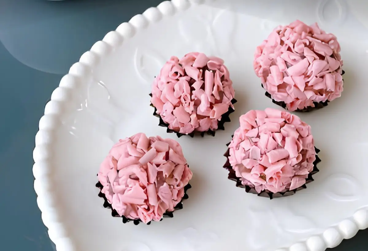 Brigadeiro de Frutas Vermelhas.