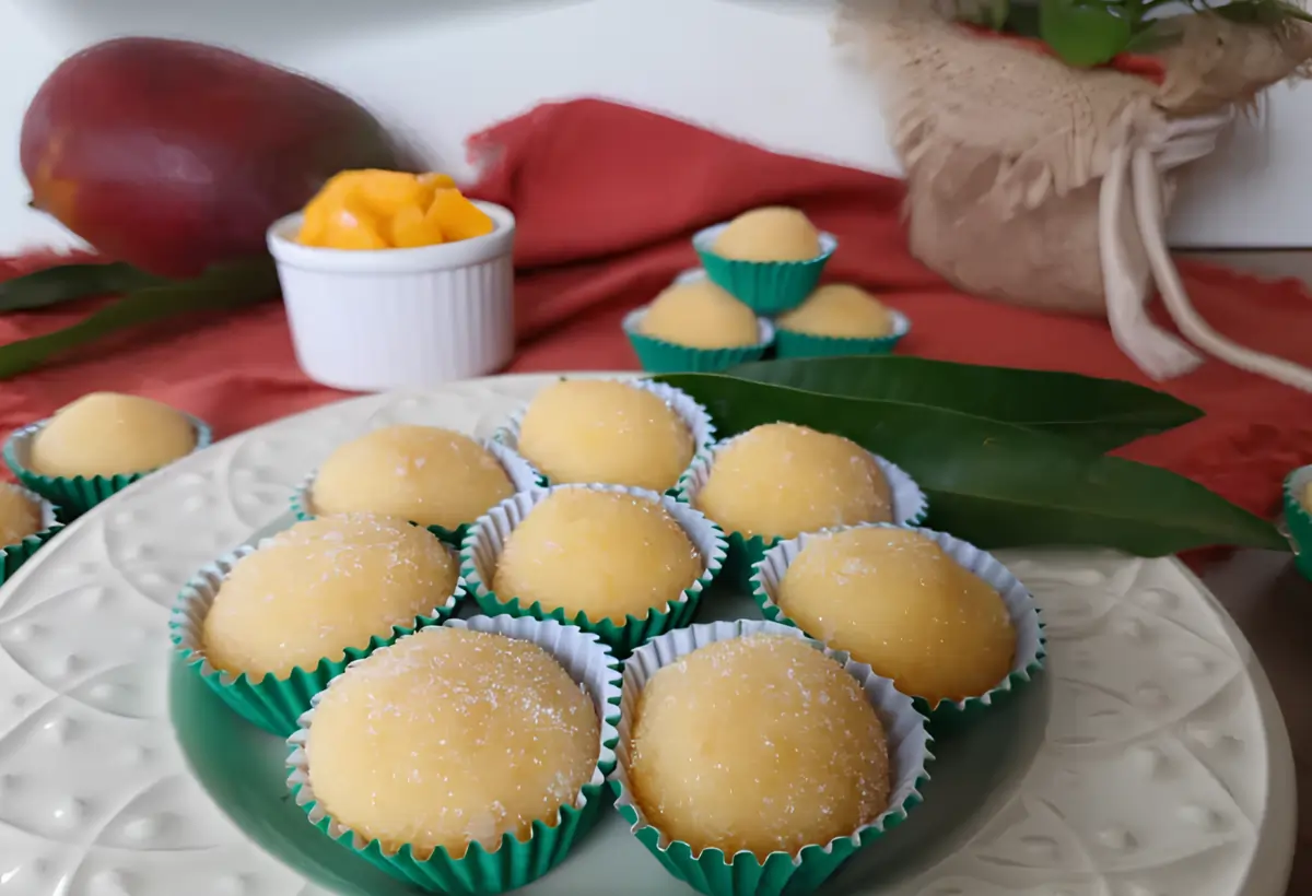 prato com brigadeiros de laranja.