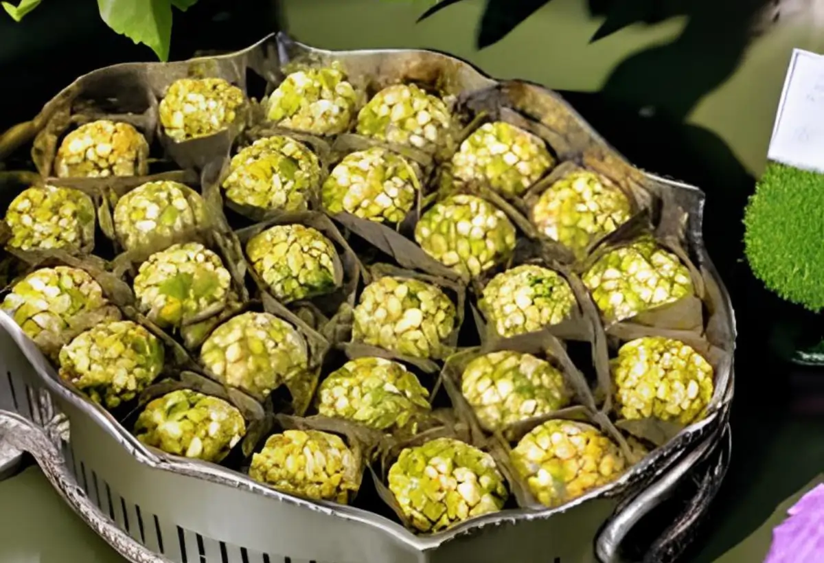 brigadeiros de pistache com chocolate branco e limão siciliano.