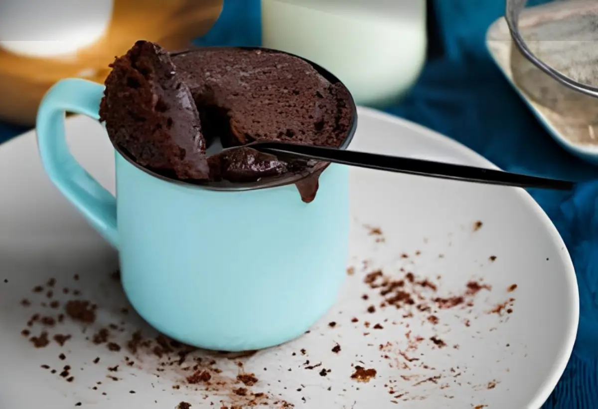 bolo brownie de caneca.