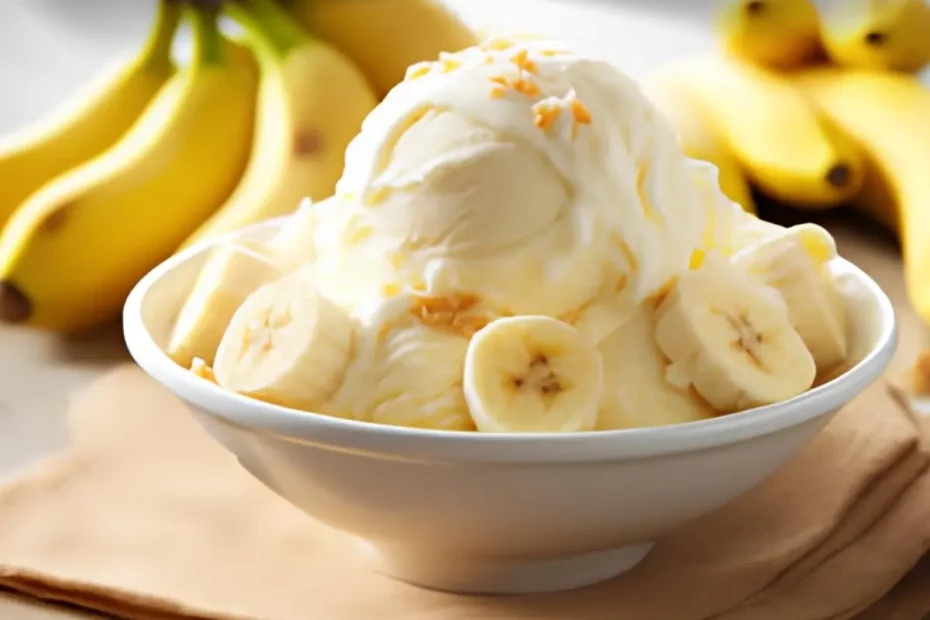 Uma tigela com sorvete de banana.