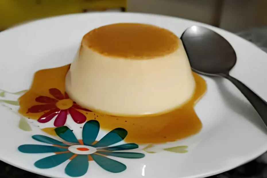 Um prato com flan de baunilha.