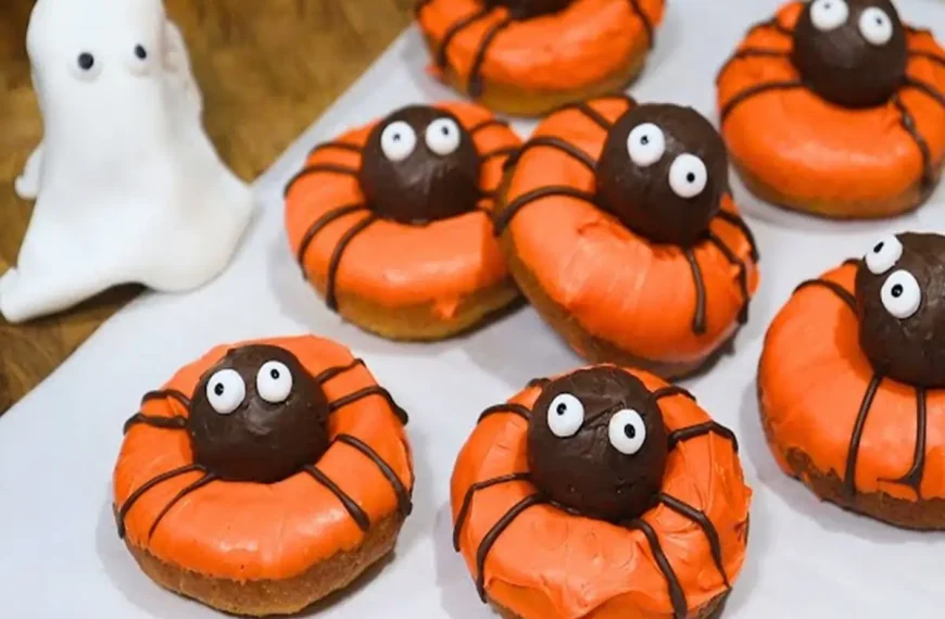 Como fazer Donuts com Cobertura de Aranha para o Halloween