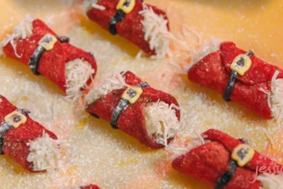 cannolis do papai noel em cima de uma mesa.