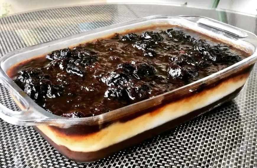 Receita de Dois Cremes com Calda de Ameixa